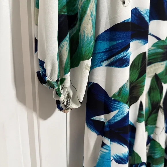 White House Black Market sleeved godet dress, petite 4 - Picture 5 of 8